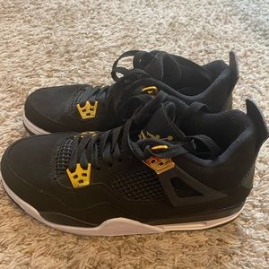 jordan’s black and gold shoes size 8